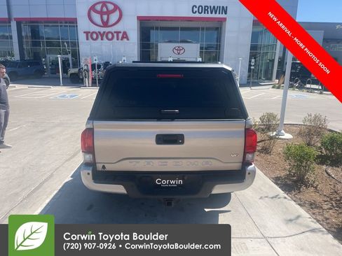 Used 2019 Toyota Tacoma TRD Off-Road w/ TRD Premium Off Road Package AWD/4WD image 5