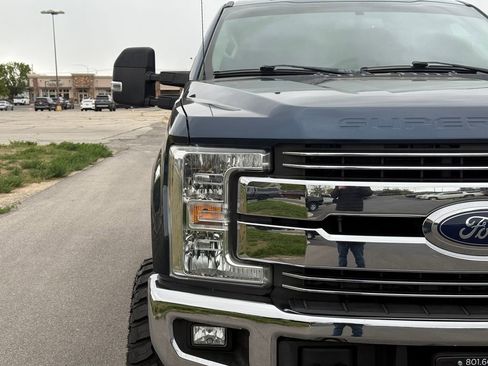 Used 2019 Ford F250 Lariat w/ Lariat Value Package AWD/4WD image 6