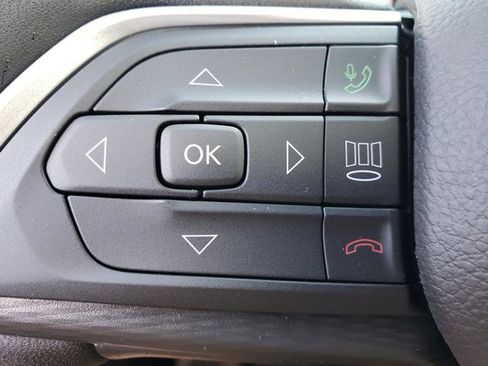 New 2025 Jeep Grand Cherokee Altitude image 17