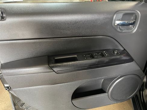 Used 2016 Jeep Patriot Latitude FWD image 22