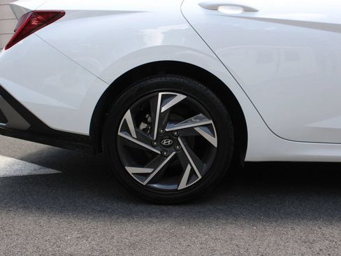 Used 2025 Hyundai Elantra SEL FWD image 5