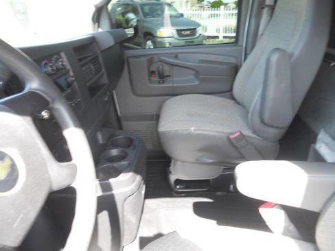 Used 2013 Chevrolet Express 2500 RWD image 26