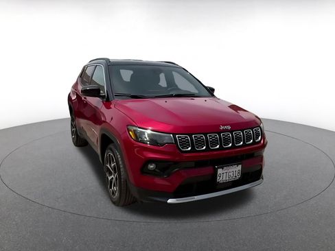 Used 2025 Jeep Compass Limited AWD/4WD image 3