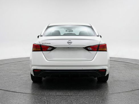 Used 2025 Nissan Altima 2.5 SV FWD image 7