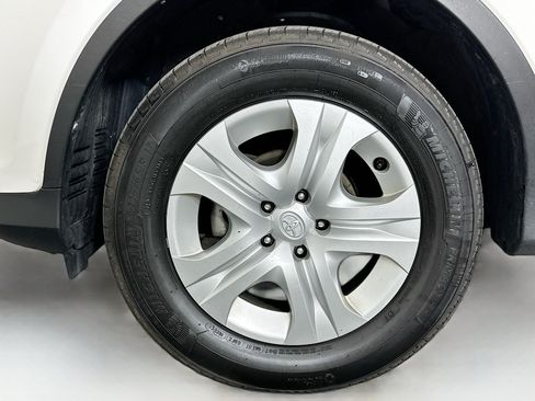 Used 2015 Toyota RAV4 LE FWD image 11