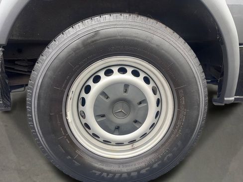 Used 2018 Mercedes-Benz Sprinter 2500 w/ Driver Efficiency Package image 33