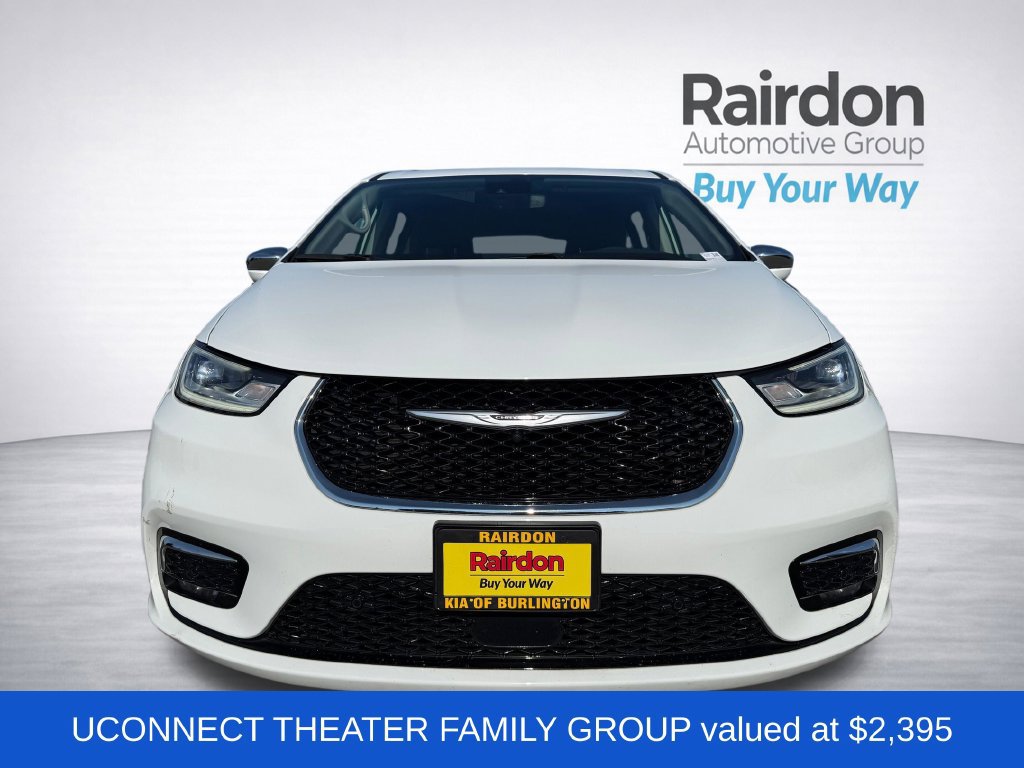 Used 2022 Chrysler Pacifica Limited w/ Uconnect Theater Family Group FWD image 2