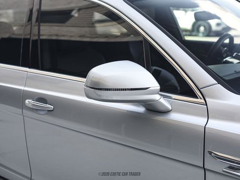 Used 2021 Bentley Bentayga AWD/4WD image 48