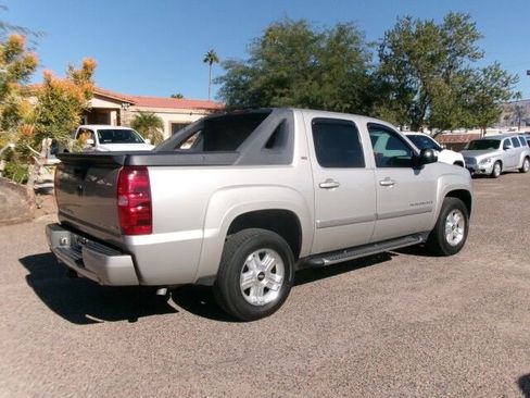 Used 2009 Chevrolet Avalanche LT w/ Suspension Package, Off-Road image 8
