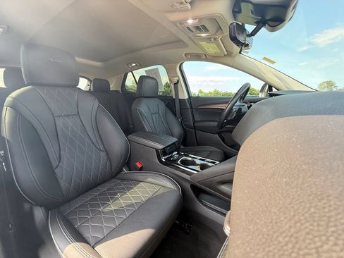 Used 2023 Buick Envision Avenir FWD image 32