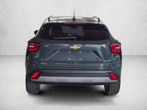 Used 2025 Chevrolet Trax LT FWD image 6
