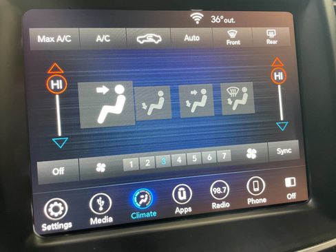 Used 2018 Chrysler 300 Touring image 31