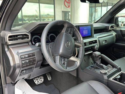 Used 2024 Toyota Tacoma TRD Sport image 15