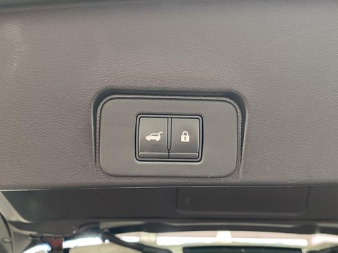 Used 2022 Nissan Rogue SV w/ SV Premium Package AWD/4WD image 16