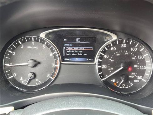 Used 2019 Nissan Pathfinder SL FWD image 11