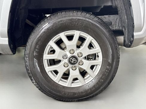 Used 2025 Toyota Tacoma SR5 w/ SR5 Upgrade Package AWD/4WD image 28