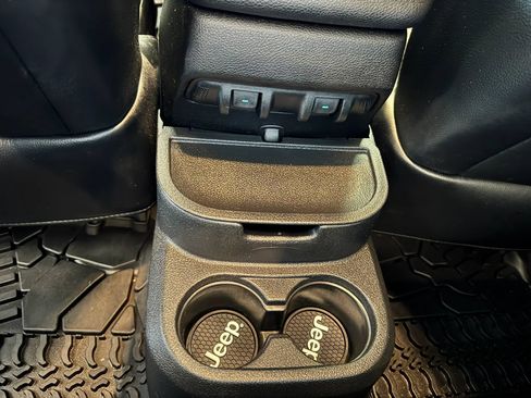 Used 2014 Jeep Wrangler Unlimited Sahara w/ Connectivity Group AWD/4WD image 21