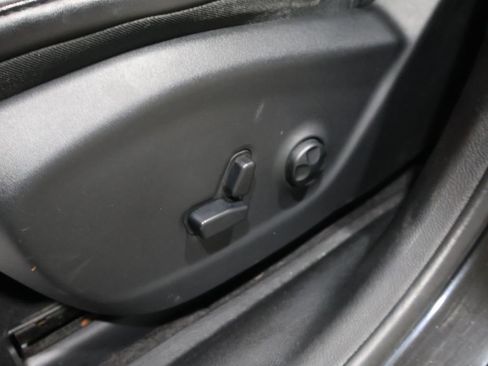 Used 2019 Jeep Cherokee Trailhawk w/ Cold Weather Group image 12