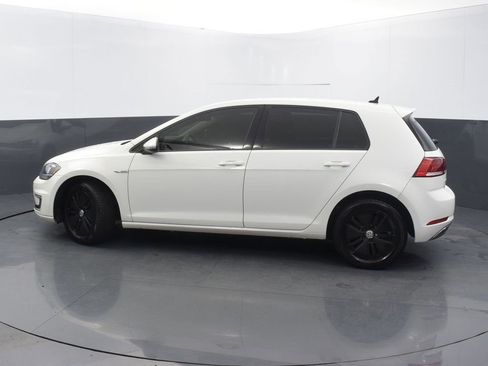 Used 2017 Volkswagen e-Golf SE w/ DC Fast Charging Package image 5