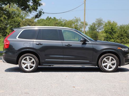 Used 2021 Volvo XC90 T6 Momentum AWD/4WD image 2