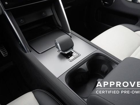 Used 2025 Land Rover Discovery Sport Dynamic SE image 14