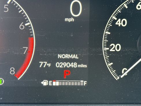 Used 2025 Honda Pilot Touring image 21
