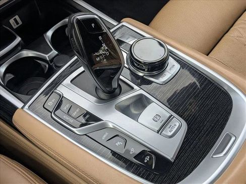 Used 2017 BMW 740e xDrive image 12