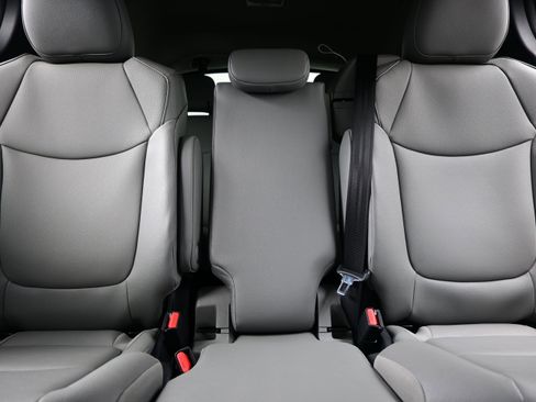 Used 2026 Toyota Sienna XLE FWD image 16
