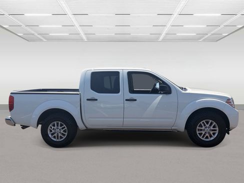 Used 2017 Nissan Frontier SV w/ SV Value Truck Package RWD image 6