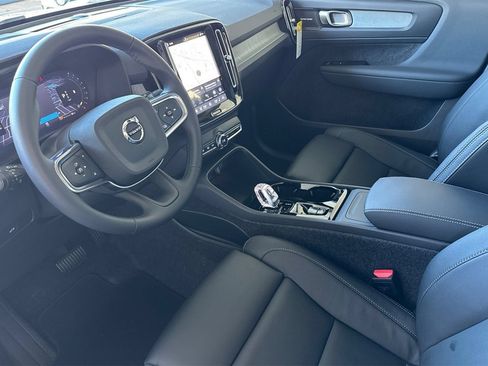 New 2026 Volvo XC40 B5 Ultra w/ Climate Package AWD/4WD image 13