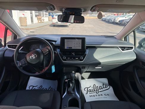 Used 2025 Toyota Corolla LE FWD image 17