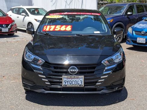 Used 2023 Nissan Versa SV FWD image 3