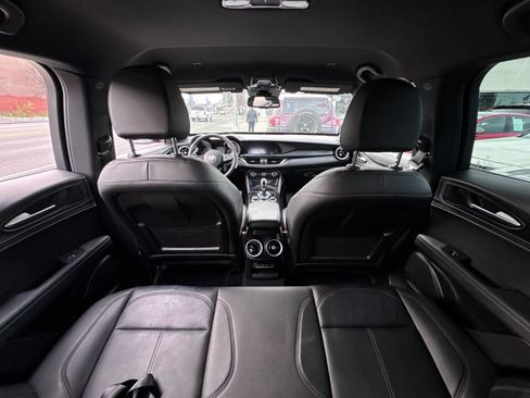 Used 2022 Alfa Romeo Stelvio Sprint image 9