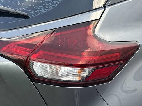 Used 2021 Nissan Kicks S FWD image 9