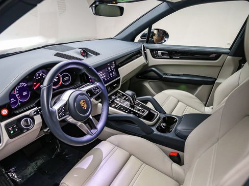 Certified 2023 Porsche Cayenne AWD/4WD image 9