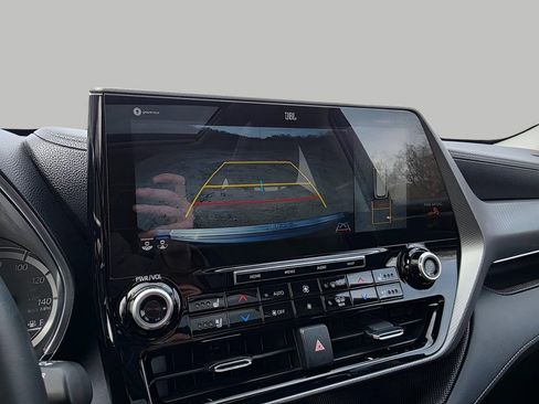 Used 2021 Toyota Highlander Platinum image 26