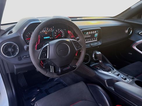 Used 2018 Chevrolet Camaro ZL1 image 9