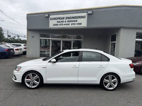Used 2017 Volkswagen Jetta GLI FWD image 4