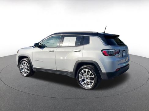 Used 2025 Jeep Compass Limited image 10