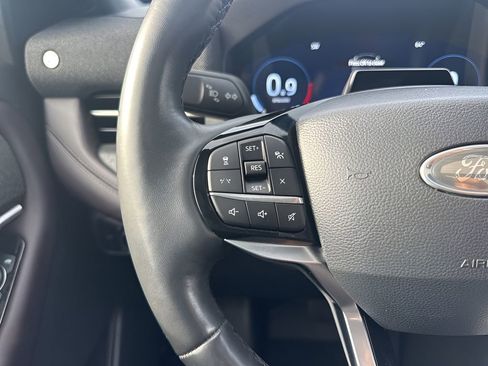 Used 2025 Ford Explorer Platinum image 18