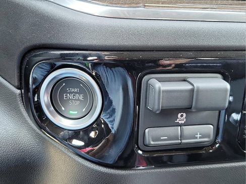 Used 2025 Chevrolet Silverado 1500 RST AWD/4WD image 17