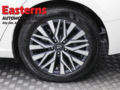 Used 2025 Nissan Altima 2.5 SV image 8