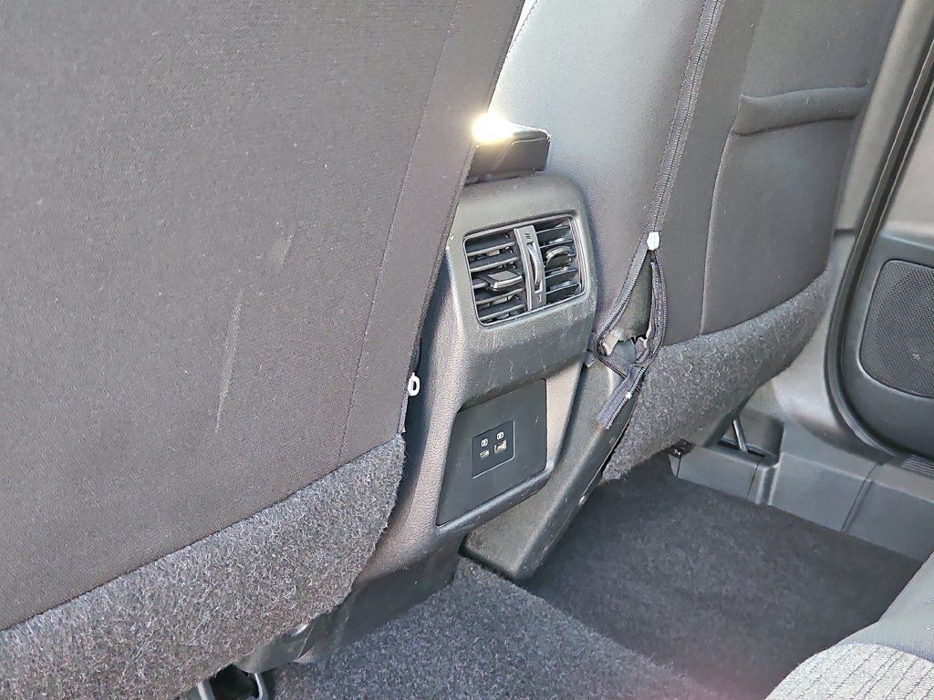 Used 2023 Nissan Rogue SV AWD/4WD image 14