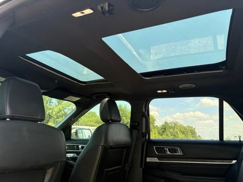 Used 2018 Ford Explorer Limited w/ Equipment Group 301A AWD/4WD image 12