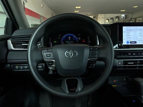 Used 2025 Toyota Camry LE FWD image 33