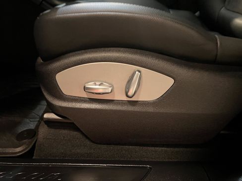 Used 2021 Porsche Macan image 24