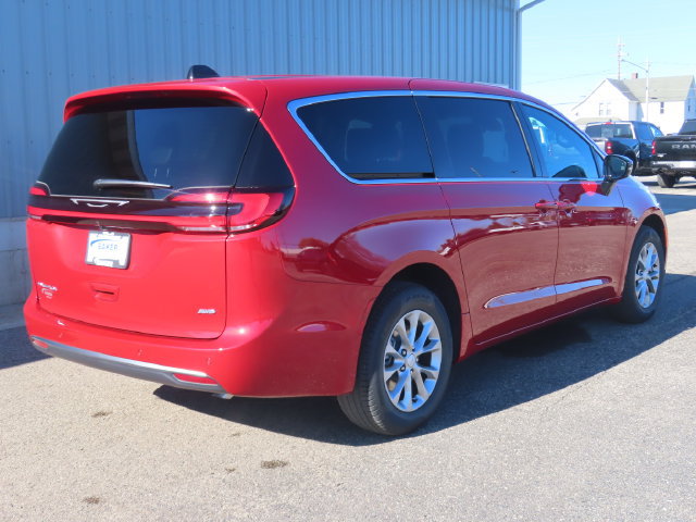 New 2027 Chrysler Pacifica Select AWD/4WD image 4