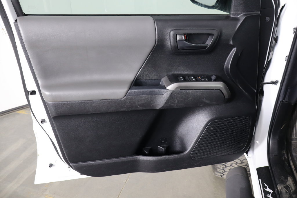 Used 2023 Toyota Tacoma SR5 AWD/4WD image 19