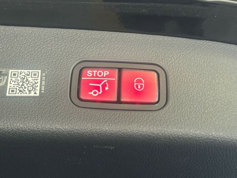 Used 2024 Mercedes-Benz GLC 300 image 25