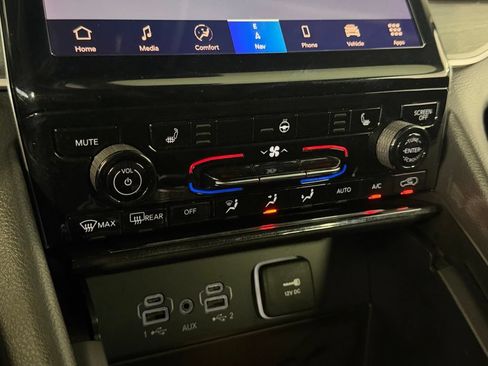 Used 2023 Jeep Grand Cherokee Limited RWD image 20